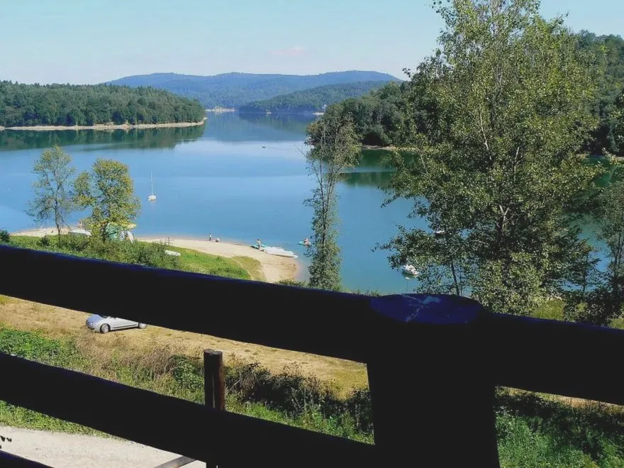 Ile wydać na tydzień w Bieszczadach? Realny budżet na noclegi, jedzenie i atrakcje