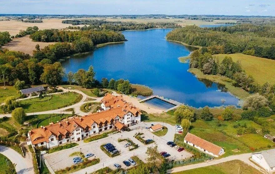 Miejscowości na Mazurach: gdzie najlepiej zatrzymać się nad jeziorem?